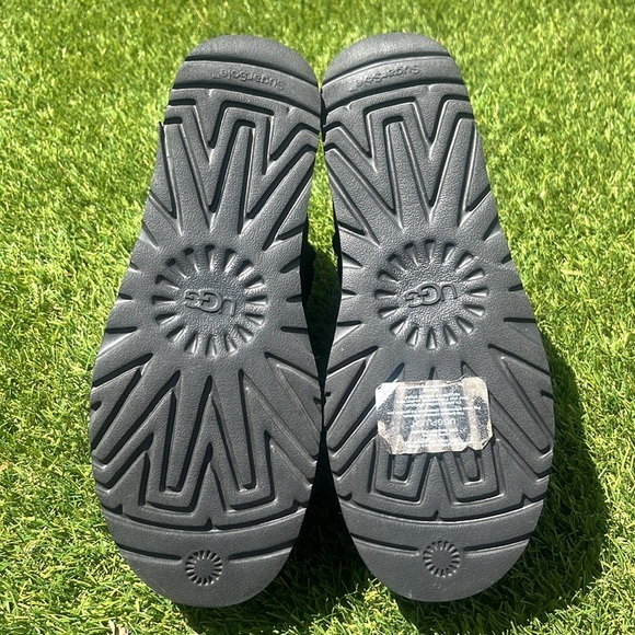 LIKE NEW UGG Classic Mini Platform Boot! - Picture 10 of 10